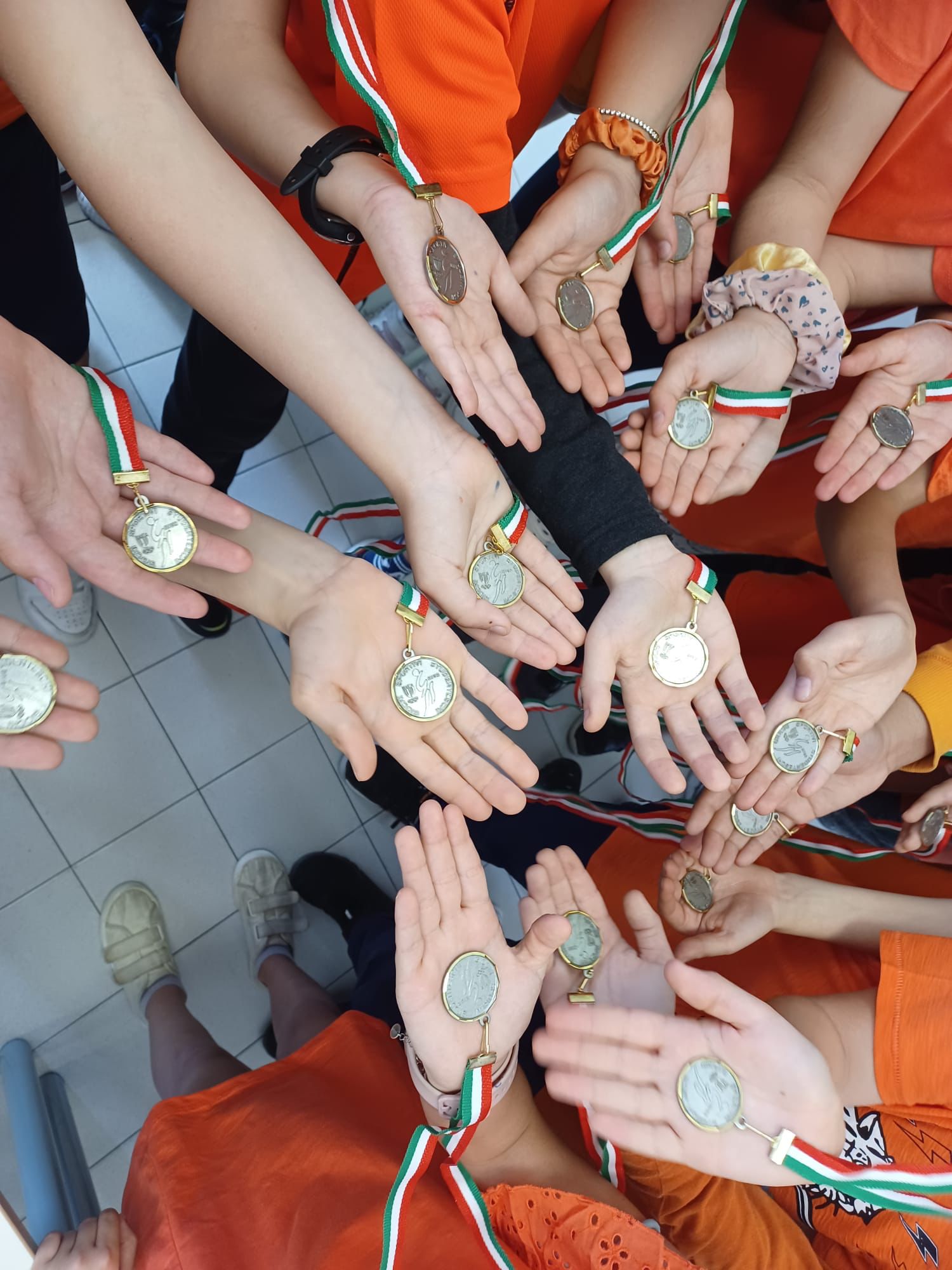 Sport e solidarietà alla Spano-DeAmicis: la secondaria e la primaria di Via Falzarego corrono contro la Fame