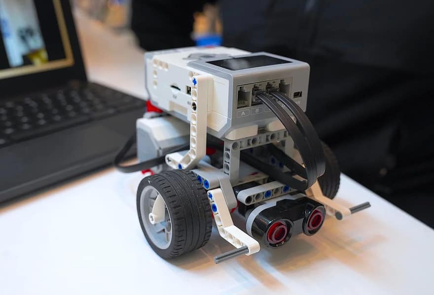 Uno dei robot utilizzati alla Scuola Manno di Cagliari Uno dei robot utilizzati alla Scuola Manno di Cagliari