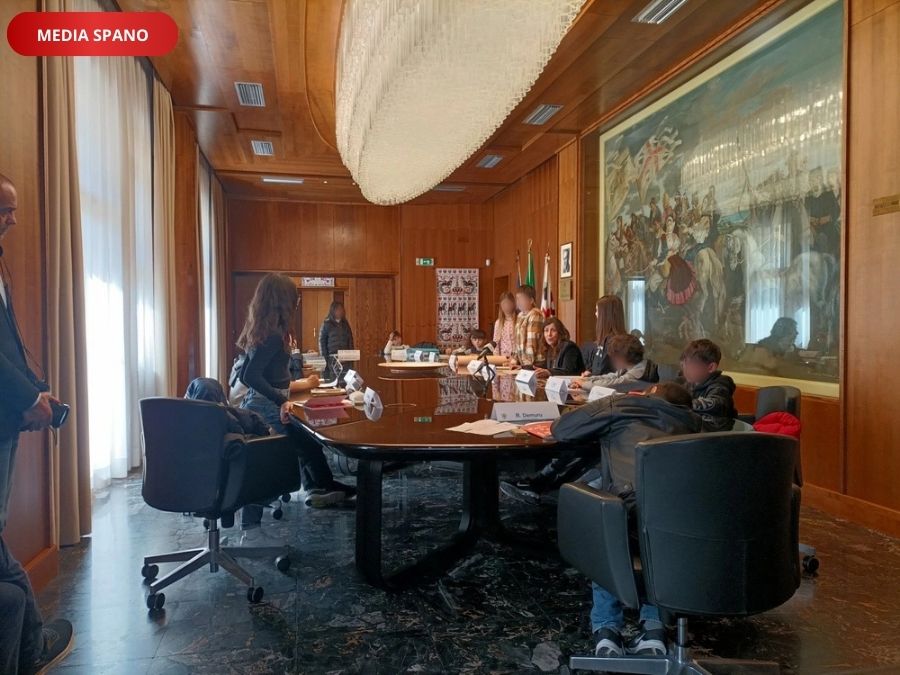 1C della Secondaria Spano: un incontro speciale con la Presidente della Regione Sardegna Alessandra Todde