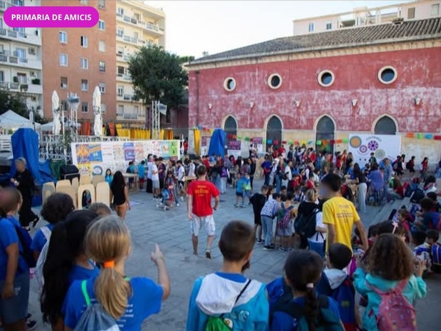 Gli alunni e le alunne della 3A Primaria De Amicis di Cagliari al Festival "Tuttestorie"