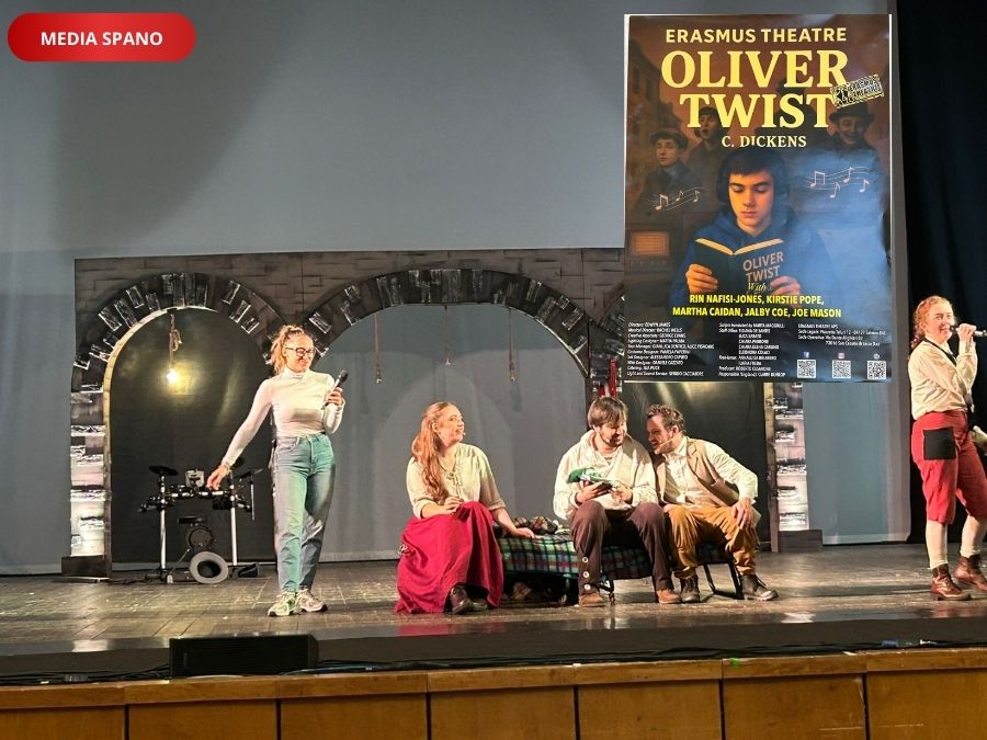 Musical Oliver Twist al teatro Massimo per le terze della secondaria Spano