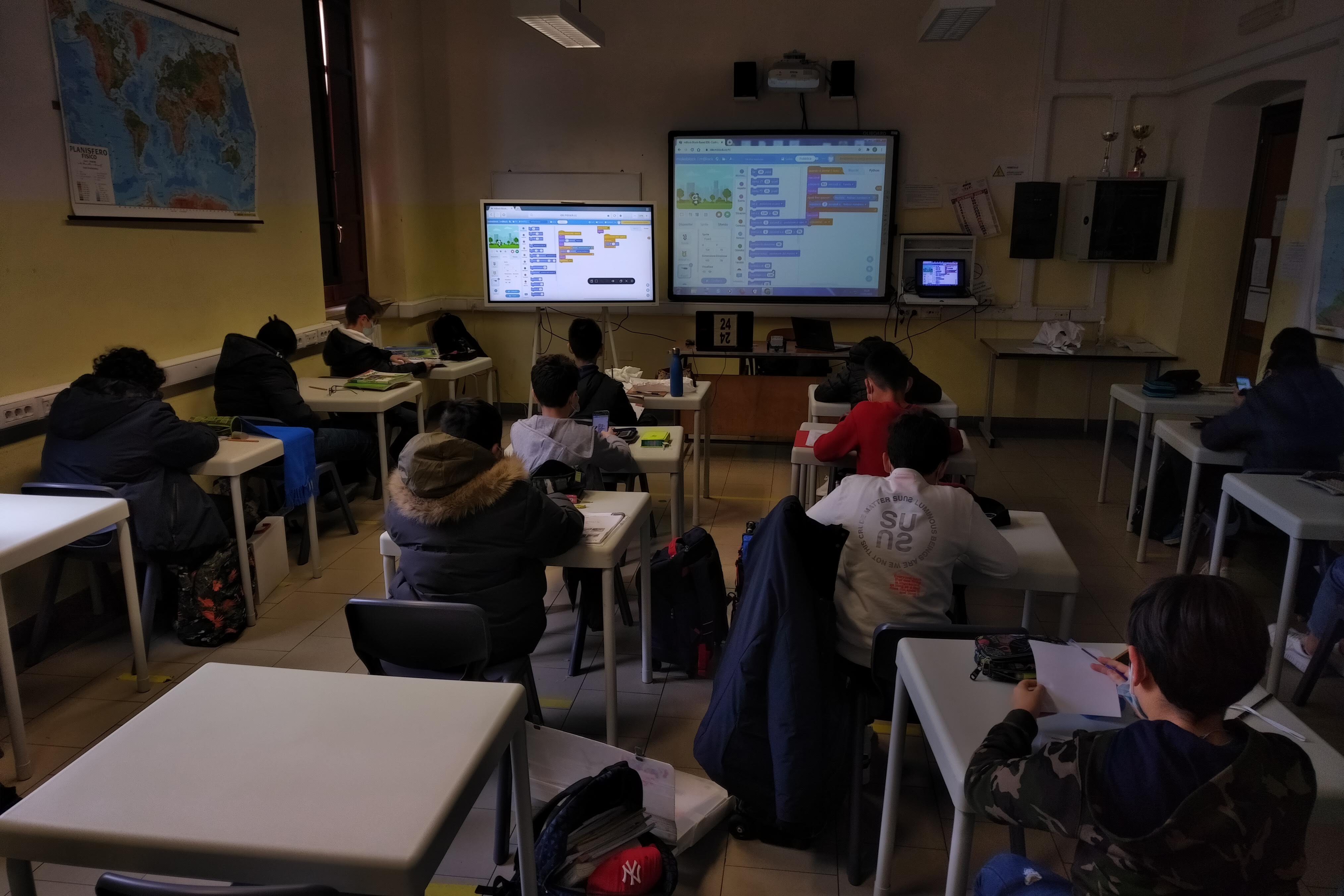 La 2^A della Manno impara l'alfabeto Morse con la Robotica